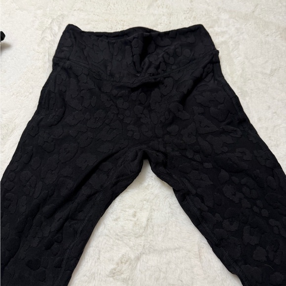 BuffBunny Black Textured Women's Activewear Set - Picture 4 of 6